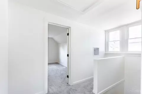 Entry Way - 4105 Whetsel Ave, Cincinnati, OH 45227 photo 3 of 4