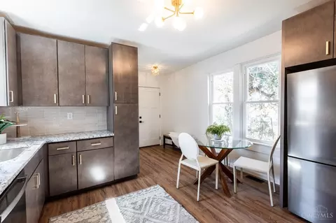 Kitchen - 4105 Whetsel Ave, Cincinnati, OH 45227 photo 3 of 5