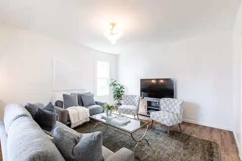Living - 4105 Whetsel Ave, Cincinnati, OH 45227 photo 3 of 4