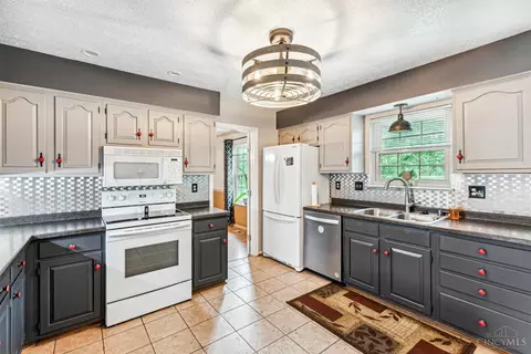 929 Belsage Ct, Cincinnati, OH 45231 photo 9