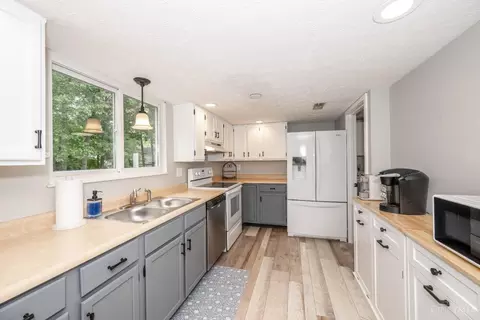Kitchen - 12122 Stillwind Dr, Cincinnati, OH 45249 photo 1 of 1