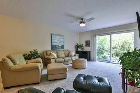 Living - 725 Castlegate Ln #102, Cincinnati, OH 45231 photo 2 of 2