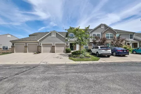 Exterior - 725 Castlegate Ln #102, Cincinnati, OH 45231 photo 2 of 6