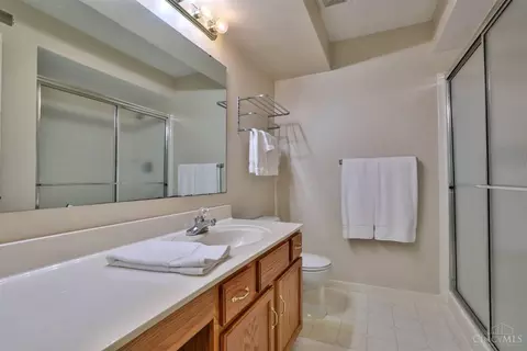 Bath - 725 Castlegate Ln #102, Cincinnati, OH 45231 photo 1 of 3
