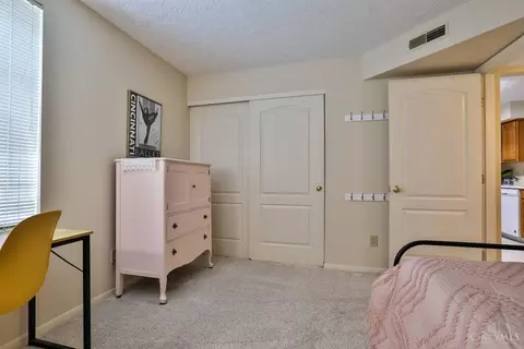 Bedroom - 725 Castlegate Ln #102, Cincinnati, OH 45231 photo 4 of 4
