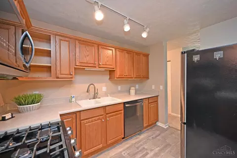 Kitchen - 5145 Rapid Run Rd, Cincinnati, OH 45238 photo 2 of 4