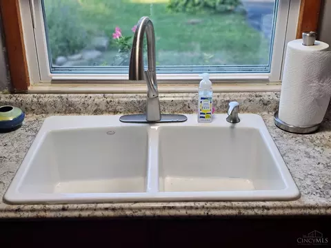 Kitchen - 523 Aldor Ln, Cincinnati, OH 45255 photo 1 of 3