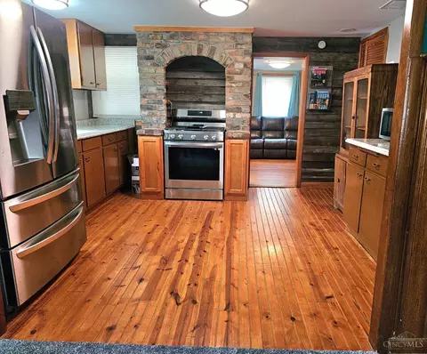 Kitchen - 523 Aldor Ln, Cincinnati, OH 45255 photo 3 of 3
