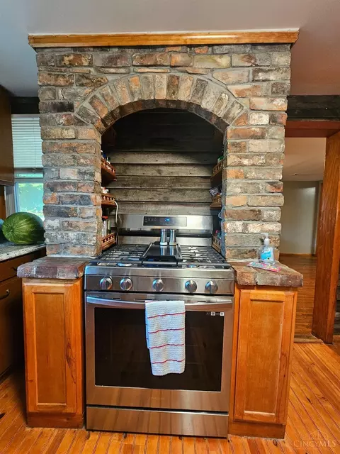 Kitchen - 523 Aldor Ln, Cincinnati, OH 45255 photo 2 of 3