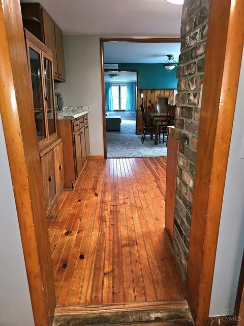 Entry Way - 523 Aldor Ln, Cincinnati, OH 45255 photo 1 of 2