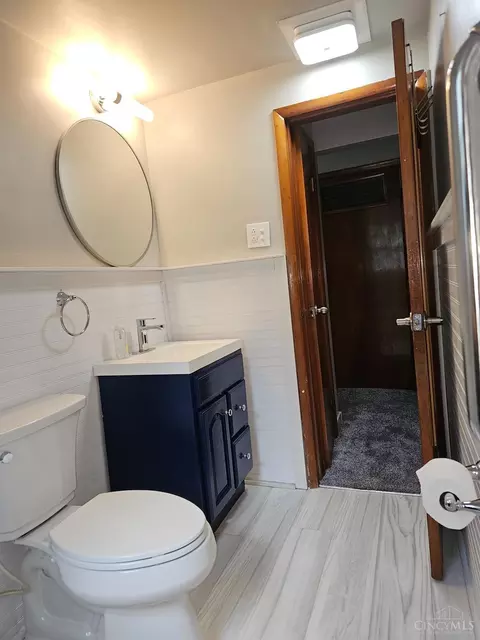 Bath - 523 Aldor Ln, Cincinnati, OH 45255 photo 2 of 2