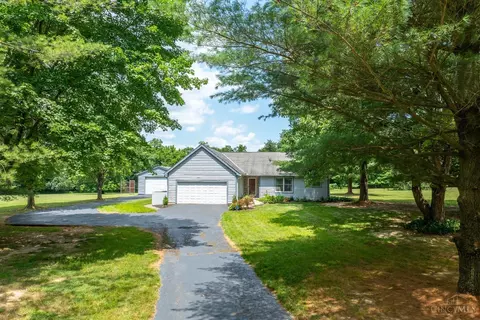 1692 White Birch Ln, Amelia, OH 45102