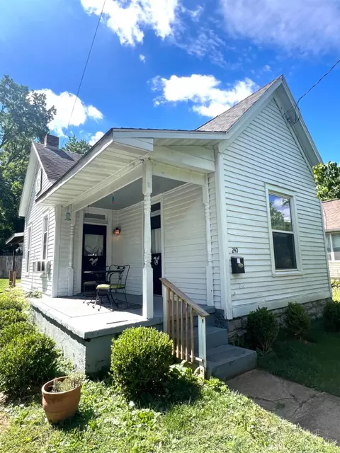 240 Riverside Dr, Batavia, OH 45103