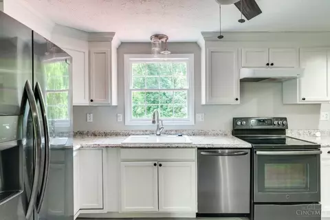 Kitchen - 4433 Festive Ct, Cincinnati, OH 45245 photo 2 of 3