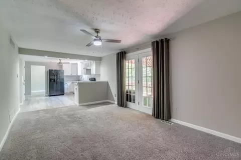 Living - 4433 Festive Ct, Cincinnati, OH 45245 photo 4 of 5