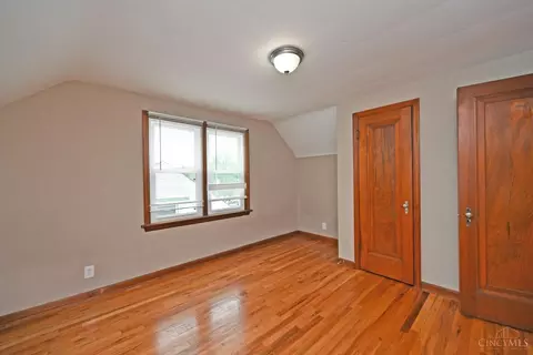 Bedroom - 1878 Ashbrook Dr, Cincinnati, OH 45238 photo 3 of 8