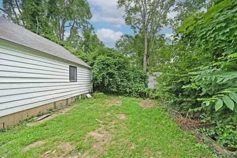 Exterior - 1878 Ashbrook Dr, Cincinnati, OH 45238 photo 6 of 7