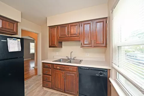 Kitchen - 1878 Ashbrook Dr, Cincinnati, OH 45238 photo 3 of 4