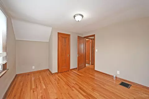 Bedroom - 1878 Ashbrook Dr, Cincinnati, OH 45238 photo 4 of 8