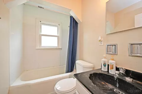 Bath - 1878 Ashbrook Dr, Cincinnati, OH 45238 photo 1 of 2