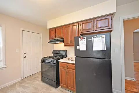 Kitchen - 1878 Ashbrook Dr, Cincinnati, OH 45238 photo 4 of 4