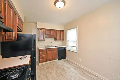Kitchen - 1878 Ashbrook Dr, Cincinnati, OH 45238 photo 1 of 4