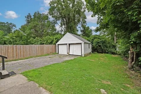 Exterior - 1878 Ashbrook Dr, Cincinnati, OH 45238 photo 4 of 7