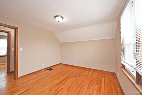 Bedroom - 1878 Ashbrook Dr, Cincinnati, OH 45238 photo 5 of 8