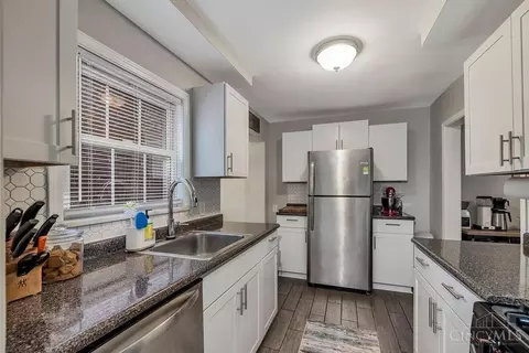 Kitchen - 1530 Beaverton Ave, Cincinnati, OH 45237 photo 4 of 5