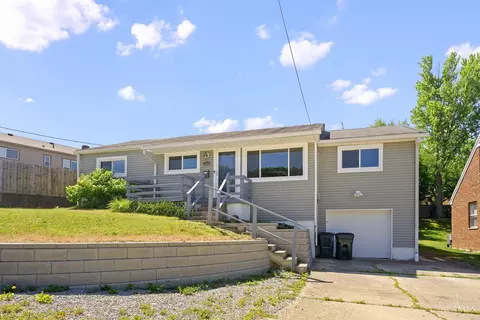 2565 Dolphin Dr, Colerain Twp, OH 45239