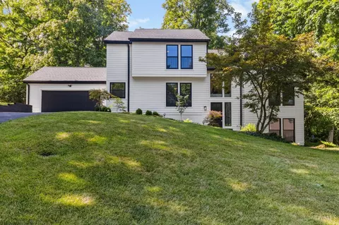 7021 Royalgreen Dr, Cincinnati, OH 45244