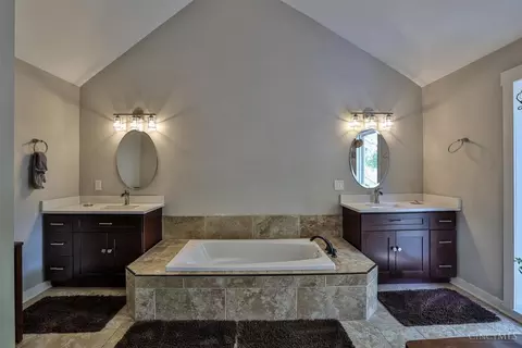 Bath - 7801 Hopper Rd, Cincinnati, OH 45255 photo 1 of 4