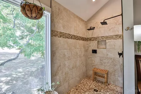 Bath - 7801 Hopper Rd, Cincinnati, OH 45255 photo 2 of 4