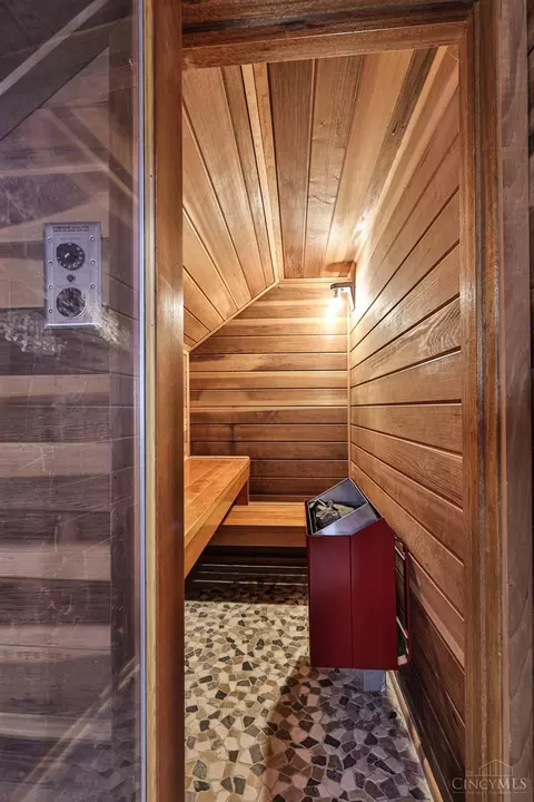 Bath - 7801 Hopper Rd, Cincinnati, OH 45255 photo 4 of 4