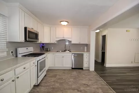 Kitchen - 1609 Cloverfield Ave, Kettering, OH 45429 photo 4 of 4