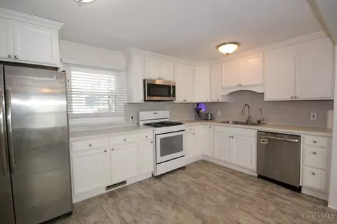 Kitchen - 1609 Cloverfield Ave, Kettering, OH 45429 photo 2 of 4
