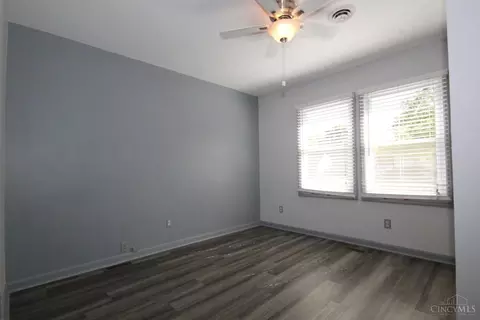 Bedroom - 1609 Cloverfield Ave, Kettering, OH 45429 photo 4 of 8