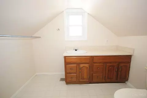 Bath - 1609 Cloverfield Ave, Kettering, OH 45429 photo 2 of 2