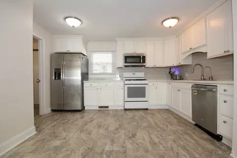 Kitchen - 1609 Cloverfield Ave, Kettering, OH 45429 photo 1 of 4