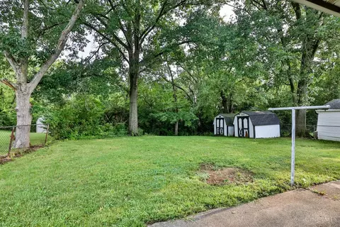 Exterior - 2618 Topeka St, Cincinnati, OH 45231 photo 7 of 9