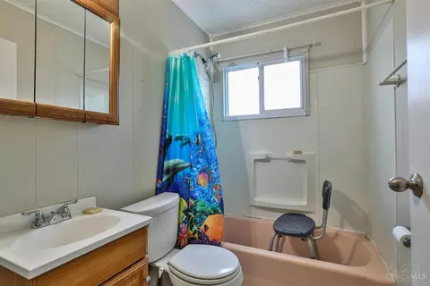 Bath - 2618 Topeka St, Cincinnati, OH 45231 photo 1 of 1