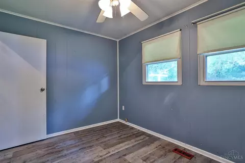 Bedroom - 2618 Topeka St, Cincinnati, OH 45231 photo 4 of 6