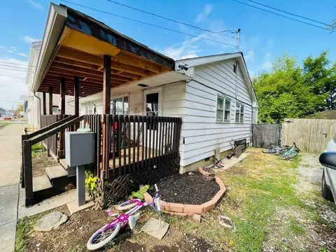 26 Howard St, Sabina, OH 45169