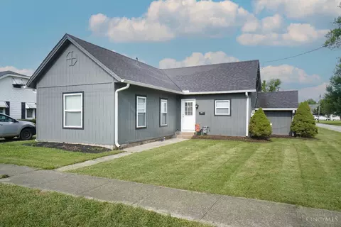 425 Union St, Bethel, OH 45106