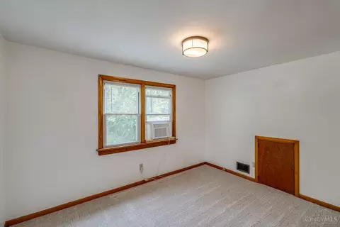 Bedroom - 4723 Loretta Ave, Cincinnati, OH 45238 photo 4 of 9