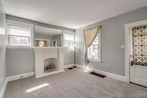 Living - 4723 Loretta Ave, Cincinnati, OH 45238 photo 2 of 7
