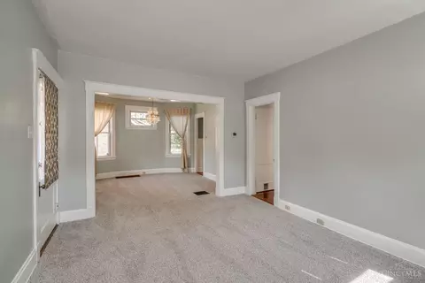Living - 4723 Loretta Ave, Cincinnati, OH 45238 photo 5 of 7