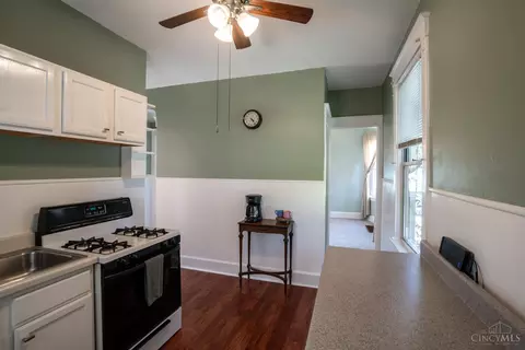 Entry Way - 4723 Loretta Ave, Cincinnati, OH 45238 photo 2 of 6