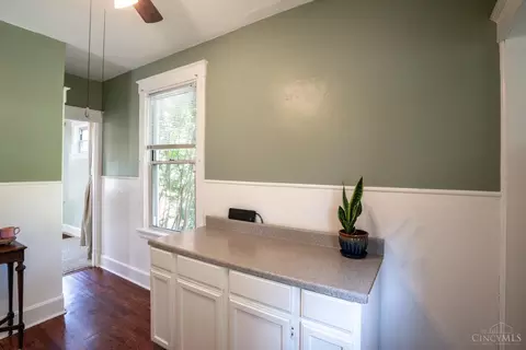Entry Way - 4723 Loretta Ave, Cincinnati, OH 45238 photo 3 of 6