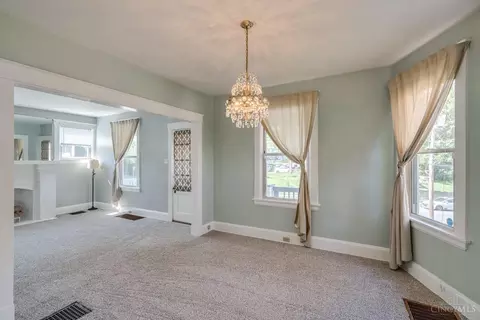 Living - 4723 Loretta Ave, Cincinnati, OH 45238 photo 6 of 7